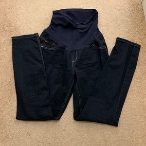 Maternity skinny jean, with a 32" Inseam (fits 14)